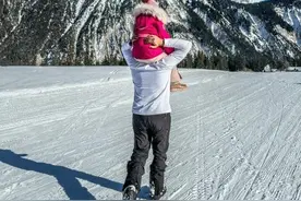 哈曼丹带庶出龙凤胎滑雪，父爱满满冷落嫡子，太子妃只能晒娃挽尊图片