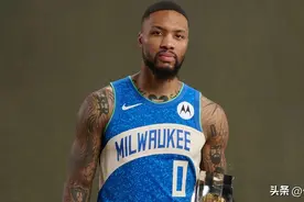三分大赛也看表！利拉德花球绝杀成功卫冕NBA三分王图片