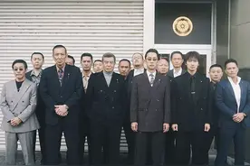 推荐10部日本顶级黑帮片，尺度生猛炸裂，太狠了！图片