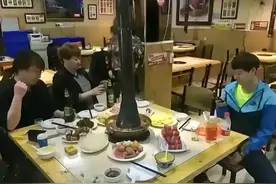 王曼昱澳门归来，和家人一起吃饭揭示的五个感人真相图片