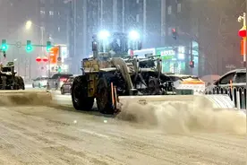 除雪保畅通 守护团圆路 三千余名环卫人奋战昼夜共筑幸福铁西图片