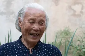 母亲和大舅十七年不来往，母亲去世时，大舅竟是哭得最凶的那个人图片