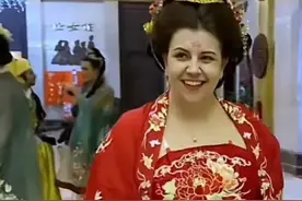 西安杀疯了！外国人突然暴增：欧洲女孩个个穿汉服，老外们太激动图片