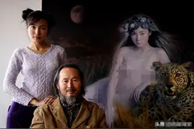61岁画家痴迷画23岁女儿，自称作品值7位数，妻子：羡慕女儿！图片