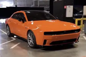 新车 | 可选3.0T飓风发动机，新道奇Charger“战马”四门版实车曝光图片