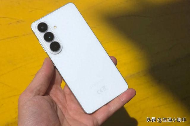 三星 Galaxy S26 评测：三星终于做出了一台近乎完美的小屏旗舰