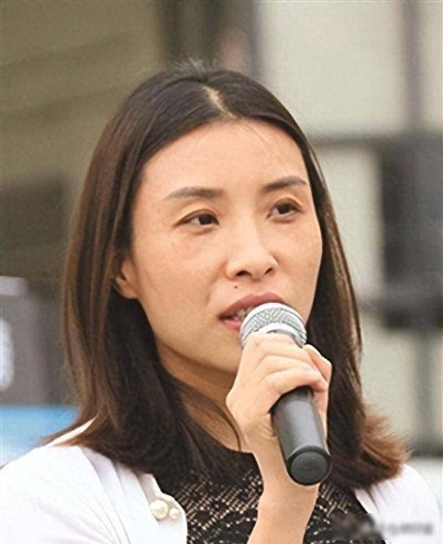 申通被查那天，146亿套现者在新加坡喝咖啡，快递员还在扛货