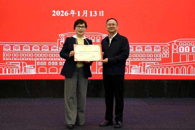 李瑞英现状：在海南当大学老师，丈夫身份不一般，儿子成她的骄傲