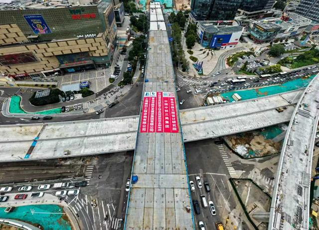 青岛东岸产业园双山隧道及南延配套工程箱梁架设全部完成