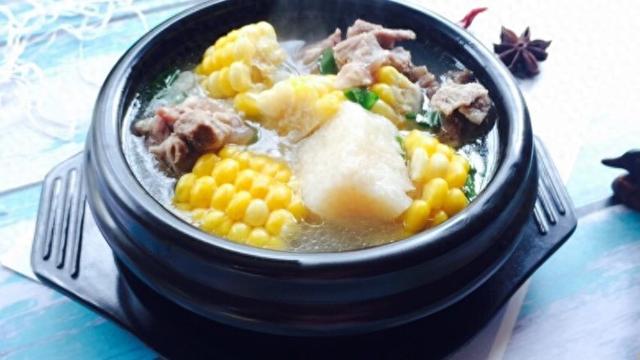 花胶猪骨红萝卜玉米士豆汤 2026年花胶红萝卜玉米淮山排骨汤