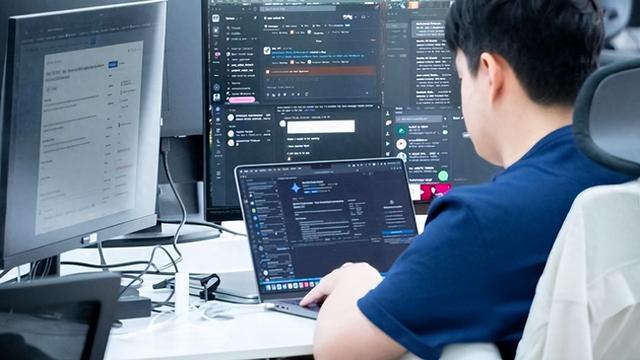 程序员失业倒计时？AI 5分钟写15000行，人类沦为无脑盖章机器