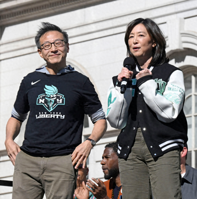 阿里巴巴主席官宣离婚，荒唐一幕出现，出轨女主持人传闻已有真相