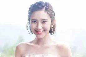 一见你就笑的女人，是什么心理？图片