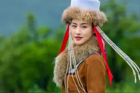 在蒙古包过夜，看见女主床头系的红绳，应该注意什么？图片