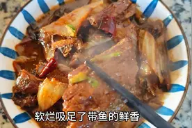 白菜炖带鱼鲜香美味 好吃下饭图片