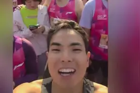 无意拍个视频，把一对男女拍火了图片