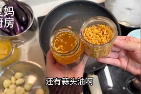 在家剥点大蒜做蒜蓉酱，蒜头油和蒜酥简单方便，做家常菜经...图片