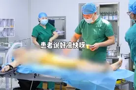 假体植入手术的沉浸式体验：搓手消毒，每次刷洗不少于3分钟图片