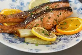 西餐厅级【香煎三文鱼】 外皮焦脆内里糖心 #香煎三文鱼 #三文鱼视频封面