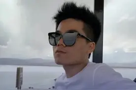 董宇辉的薪酬到底是多少？知情人士透露：税前收益或达6亿元，其中1.4亿还没到账#董宇辉 #新东方 #东方甄选 #与辉同行 #薪酬绩效视频封面