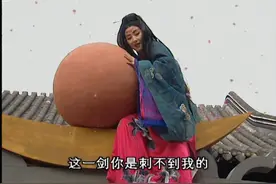 东方不败以一挑四，葵花宝典恐怖如斯，武功不愧是天下第一视频封面