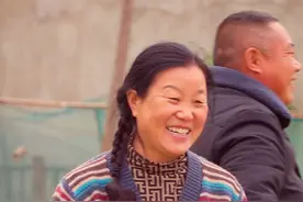 在一片祥和宁静的氛围中，一家人的温馨相处是生活的最好诠释。家的每一寸空间，都洋溢着温馨和谐的气氛。这里是爱与关爱的汇聚地，也是每个人最安心的港湾。#农村生活 #农村美食 #婆媳 #乡村守护人视频封面