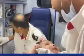 勒斯坦医务人员救护车上逗婴儿，笑着笑着就哭了视频封面