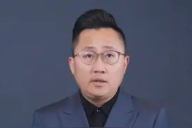 女子发视频称在火车站被偷拍引争议 不用拼命自证清白！ #女生回应在长沙火车站被偷拍 #女生发视频称火车站被偷拍 #长沙火车站 #大v说 #声量计划视频封面