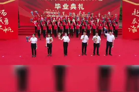 南高校长硬核寄语高三毕业生  为诚为勇 为国为民  南高为你们感到骄傲 也永远为你们温暖守候 #南充 #毕业季最好时光 视频封面
