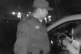李逵遇“李鬼”，民警与假警察对峙，诈骗被揭穿后慌忙挂电话。供稿：齐河公安 剪辑 王伟 #诈骗@齐河公安视频封面