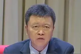 重庆一区委书记会上号召干部 买新衣 下馆子 带头消费 带动消费 带领消费 #重庆视频封面