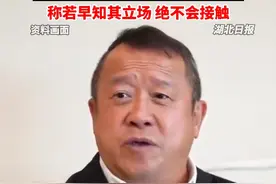 曾志伟在马来西亚合影引争议，合影对象系歌手黄某志。此前发表反华言论，力挺"太阳花"运动。曾随后迅速发表澄清，立场鲜明，称若早知其立场绝不会接触。（剪辑：卢甜甜、祁泉）