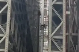 深圳图书馆的地下立体书库，宛如太空电梯，网友直呼震撼视频封面
