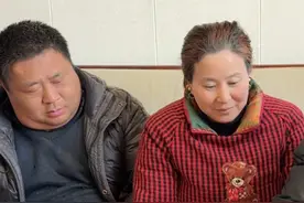 小两口买干噎酸奶整蛊爸妈，还准备大红包作为游戏礼品视频封面