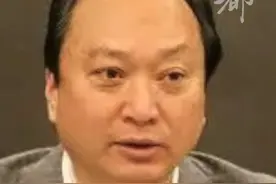【#王建生被开除党籍  ！】据福建省纪委监委消息：日前，经中共福建省委批准，福建省纪委监委对福建省自然资源厅原党组成员、副厅长王建生严重违纪违法问题进行了立案审查调查。经查，王建生身为党员领导干部，背弃初心使命，丧失理想信念，对党不忠诚不老实，当“两面人”，对抗组织审查，长期搞迷信活动；组织观念淡薄，在组织函询时不如实说明问题；既要当官又要发财，违规从事营利活动，通过民间借贷获取大额回报等；私欲膨胀，肆意滥用手中权力，为他人在企业经营等方面谋取利益，并非法收受巨额财物。决定给予王建生开除党籍处分；按规定取消其享受的待遇；收缴其违纪违法所得；将其涉嫌职务犯罪问题移送检察机关依法审查起诉，所涉财物随案移送。（福建省纪委监委）视频封面