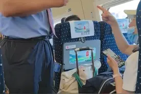 #女子高铁上拒查票飙英文骂哭乘务员  ，目击者：列车长让她道歉也被无视，后续乘警来了之后，女子也是一直用英文沟通，最终不了了之。#高铁 #乘务员视频封面