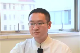 前列腺癌放疗会有哪些不良反应 无论是根治性放疗还是术后辅助放疗，都要面对一些问题，在放疗前，患者最好有一定了解，这样才能更好的配合医生完成整个诊疗过程。视频封面