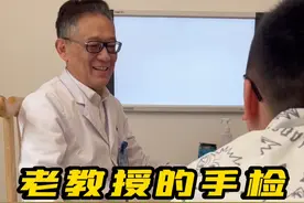 脊柱侧弯小朋友们，记得及时复查哦！ 教授的手就是尺子呀！#杭柏亚教授 #脊柱侧弯 #脊柱侧弯复查 #ATR视频封面