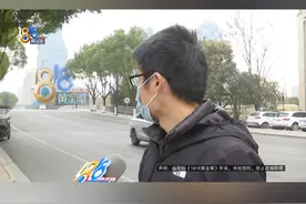 绍兴的戴先生反映，去年骑车下班时，一只狗突然蹿出来，导致他摔倒导致骨折。他说现在想认定工伤，因为少了关键一步，卡住了。#1818黄金眼 #狗 #工伤
