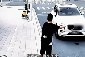 小学生跪地拦车，只为救助晕倒孕妇！感动无数路人！ 视频封面