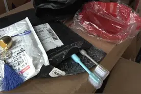 代理极兔速递 每天收恶意投诉被罚款，收件人全是假电话假姓名，极兔客服：疑似信息泄露 已将问题反映。#快递 #投诉 #极兔速递 #拆快递视频封面