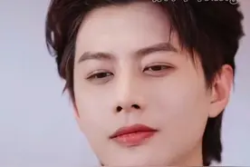 眼看着我的抖音宝藏都一个个闯进了娱乐圈了！#陆仙人何健麒很高兴现场走秀 #很高兴音乐会视频封面