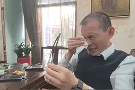 “悬赏千万寻子”父亲透露寻亲细节：谢浩男知道自己不是亲生的且来过深圳，谢浩男：邻居奶奶说我长得不像养父母视频封面