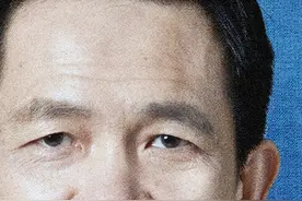 北大教授姚洋谈职场35岁危机 北京大学博雅特聘教授、中国经济研究中心主任姚洋说：“35岁危机是大厂缺乏社会责任的表现，35岁还是年轻人，正处在上升期，是公司的宝贵财富，公司为什么就不能有点长期主义？一个社会是不是应该坚持一点原则。”视频封面