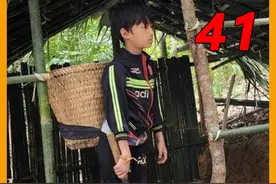 自强在山里砍了一些竹子，给自己制作了一艘竹筏 #纪录片解说视频封面