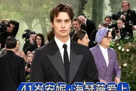41岁安妮·海瑟薇爱上29岁英国王子？ 纯欲“姐弟恋”全球爆火，网友：再猛点，爱看！#安妮海瑟薇 #安妮海瑟薇40岁状态#电影 #姐弟恋可以有多甜 #好莱坞视频封面