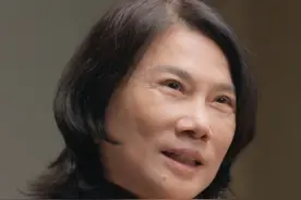 董明珠：老员工说很多人背后骂我，但大家知道没有强管理 连退休工资都没。“我们除社保外 公司还有一份退休工资”视频封面