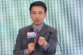 中信建投陈果：财政和债务大家真的不要去担心，政府资产庞大至少1000万亿，不要太纠结央地财税改革最后怎么做，这是个技术性问题；大的方案是国有资产如何充实社保，社保怎样去降低大家对未来的担忧，减少预防性储蓄，预防性储蓄释放出来就是消费力视频封面