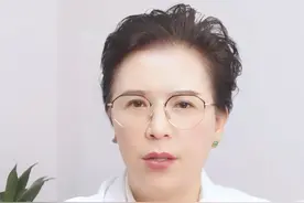 产后头发一抓掉一把？别焦虑，试试这个方法 #产后脱发 #防脱 #生发 #米诺地尔酊 #医学科普视频封面