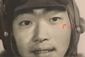 现全网拥有百万“粉丝”的刘卫是原空军的一名飞行员，曾驾驶着歼-6战机翱翔在蓝天。在回忆起第一次飞上天空时的感受时，他有感而发：“我感觉我的人生命运从此发生了改变”。#中国航展超燃时刻视频封面